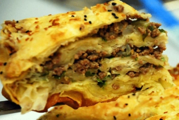 Oktay Usta Kıymalı Börek Tarifi ve Malzemeleri Oktay Usta Kıymalı Börek Tarifi ve Malzemeleri