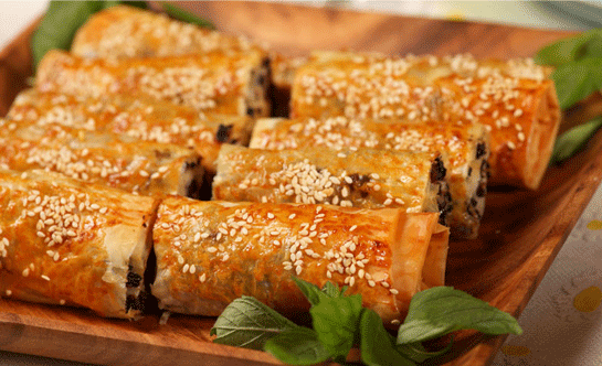 Baklava Yufkasından Kıymalı Börek