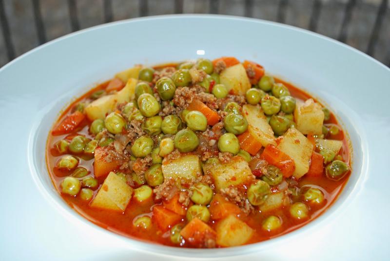 Kıymalı Bezelye Yemeği Tarifi ve Malzemeleri