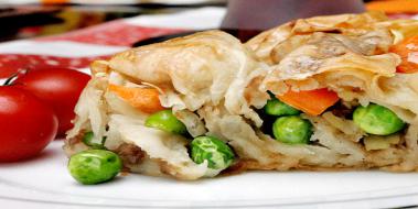Kıymalı Bezelyeli Börek Tarifi ve Malzemeleri Kıymalı Bezelyeli Börek